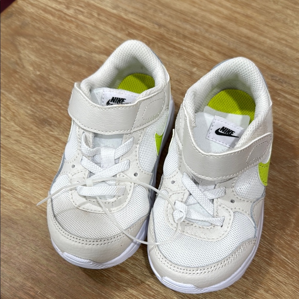 NEW Nike Kids White and Green Sneakers